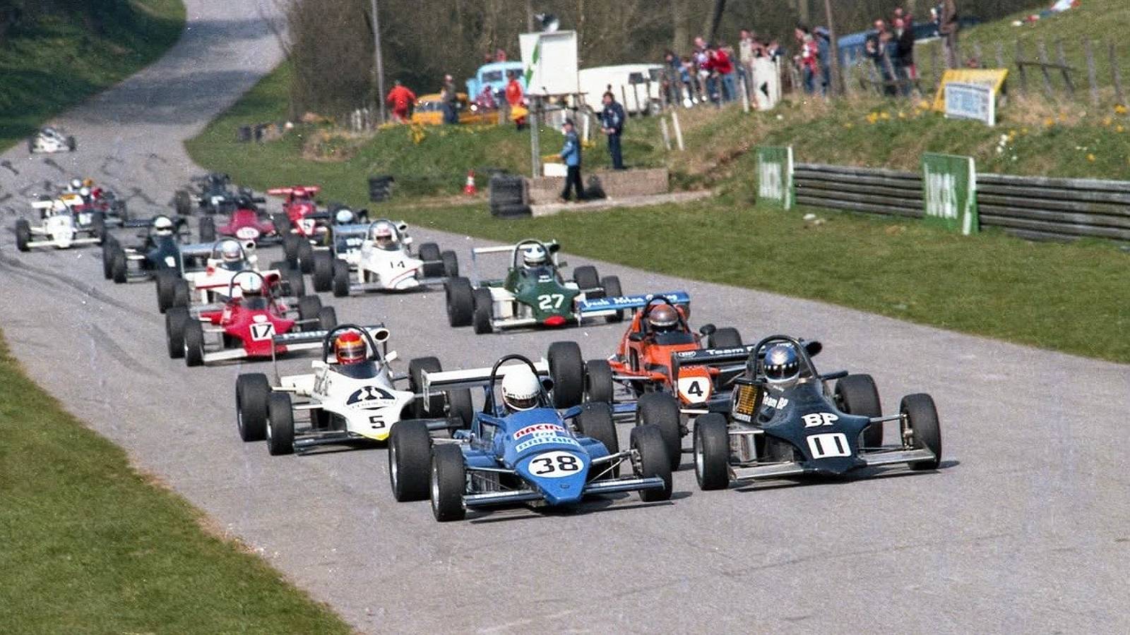 Anthony Reid leading from pole, FF2000 Cadwell Park 1984